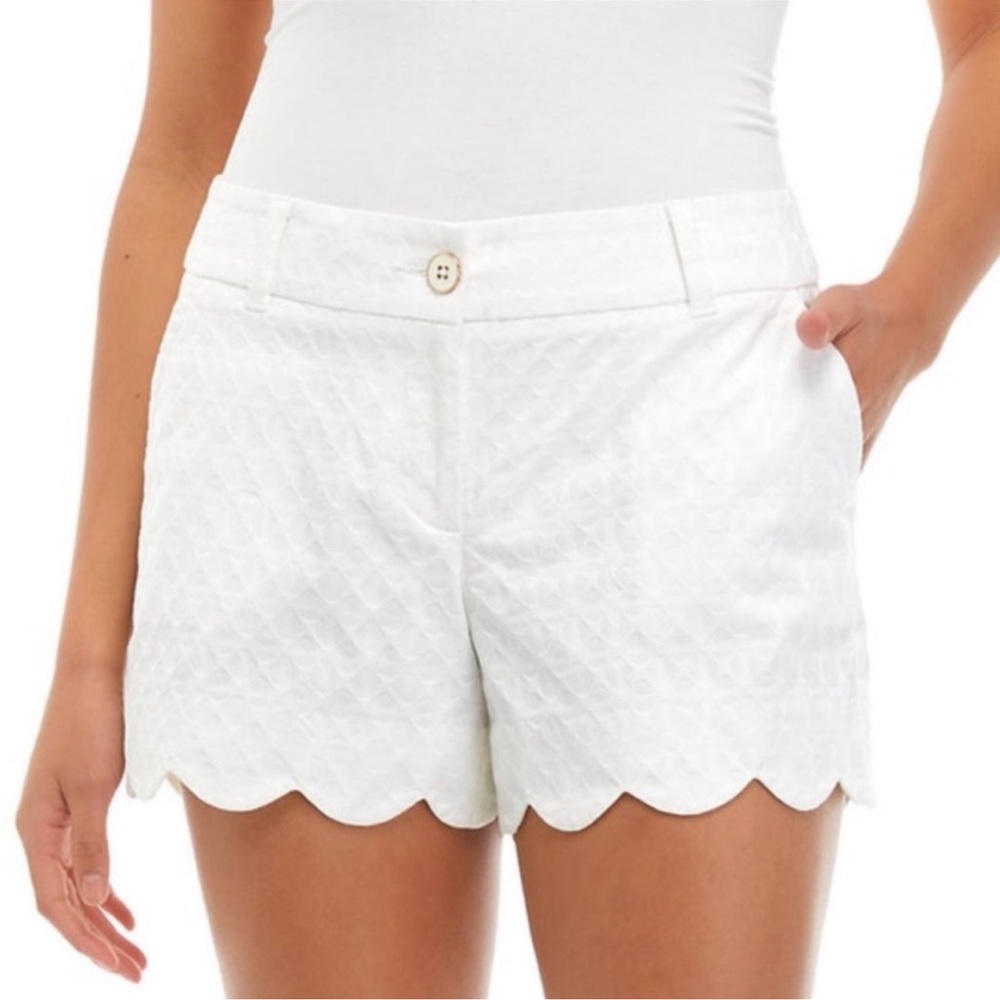 Crown & Ivy White Scalloped Shelby Chino Shorts Women’s Size 4P